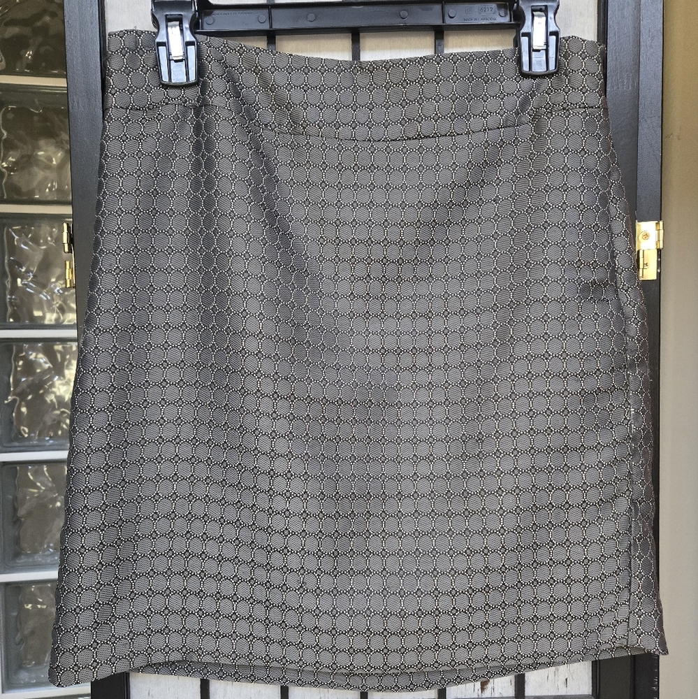 Banana Republic Gray/ Black Miniskirt Circle Pattern size 2 mini skirt
